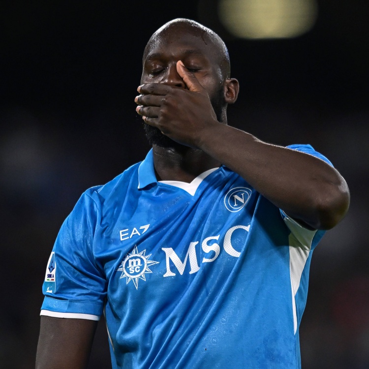 足球在线直播-那不勒斯队医：卢卡库伤情严重，考虑到恢复时间决定不做手术