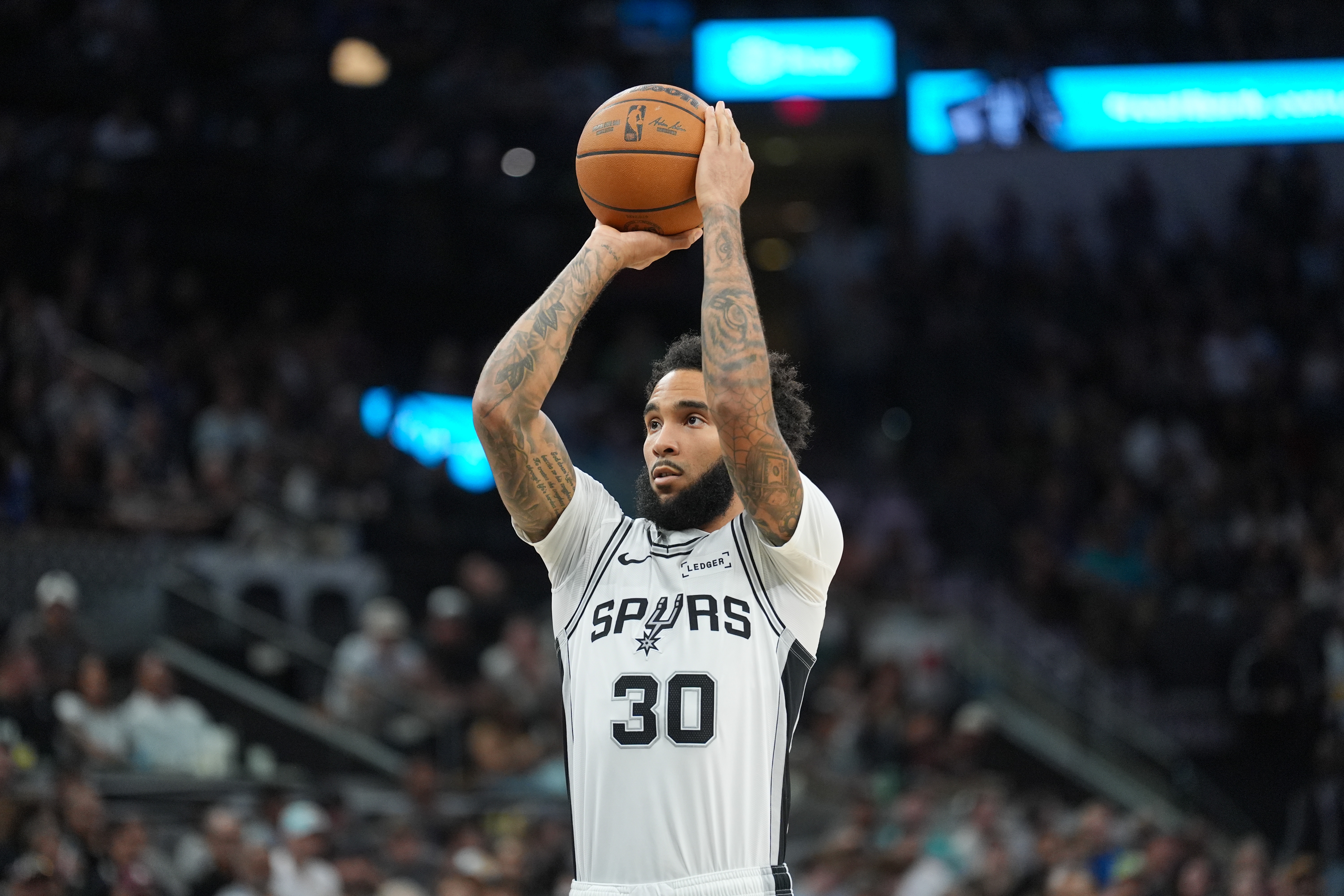 鲸猜足球-年终大战得分榜！火箭登53分造极境 077杜兰特上榜 近4旬乔詹在列