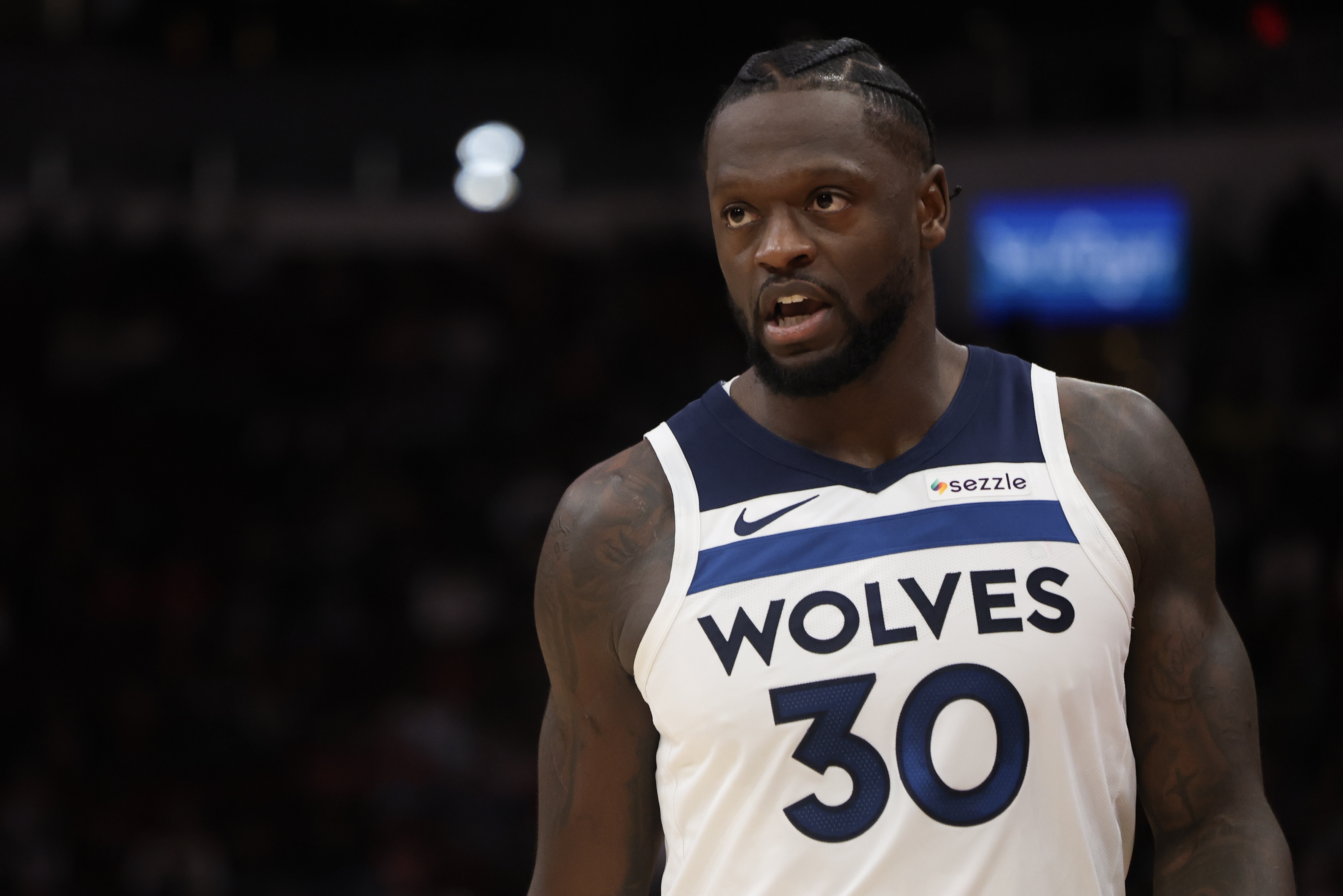 足球直播-兰德尔出战23分钟 15中7&amp;三分6中1拿18分7板2助 出现6失误