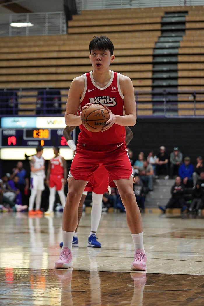 足球无插件直播-队友极坑，仍砍31+8+3，正负值+13，他确实在稳定进步|杨瀚森|圣迭戈快船|快船|杨翰森|洛杉矶快船队_新浪体育_新浪新闻