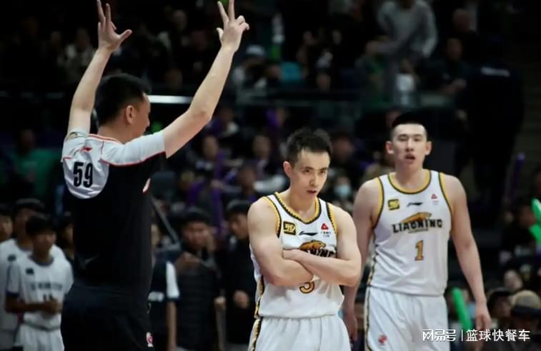 足球在线直播-辽篮三连败被打崩溃？赵继伟赛后拒绝与山东握手：输球又败人品？